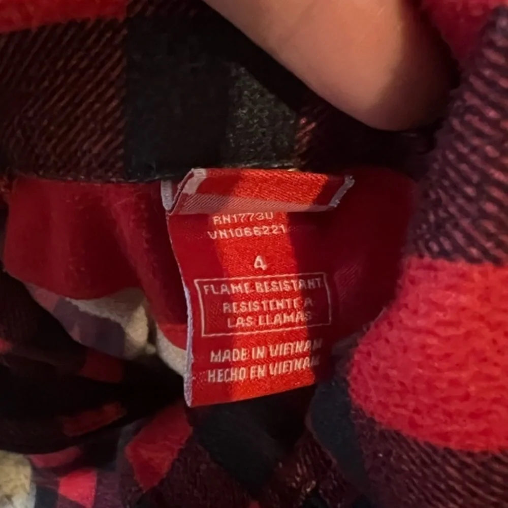 Kid’s size 4‎ Christmas pajamas red Buffalo plaid